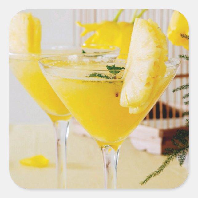 Ananas- och ingefärgfresccocktail fyrkantigt klistermärke (Framsida)