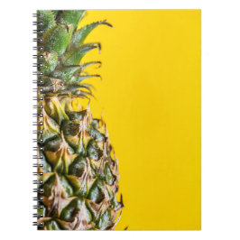 Ananas på gultens bakgrund anteckningsbok