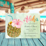 Ananas Paradise Aloha Beach Watercolor Bröllop Spara Datumet<br><div class="desc">Tropical bröllop spara datum-kort har färgstark "Aloha"-skriptbokstäver och en vattenfärgsanas med en rosa hibiscus-blomma på en grönt och blå vattenfärgsbakgrund. Perfekt för strand,  tropiska öar,  hawaiisk luau,  kust och sommarteman bröllop. Originalteckningen KL Lagrar.</div>