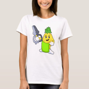 Ananas som Hairdresser med saxar och Razor T Shirt