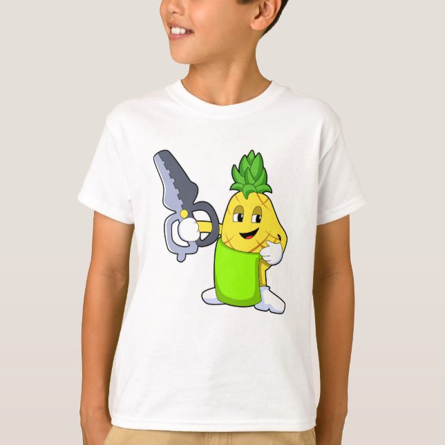 Ananas som Hairdresser med saxar och Razor T Shirt (Framsida)