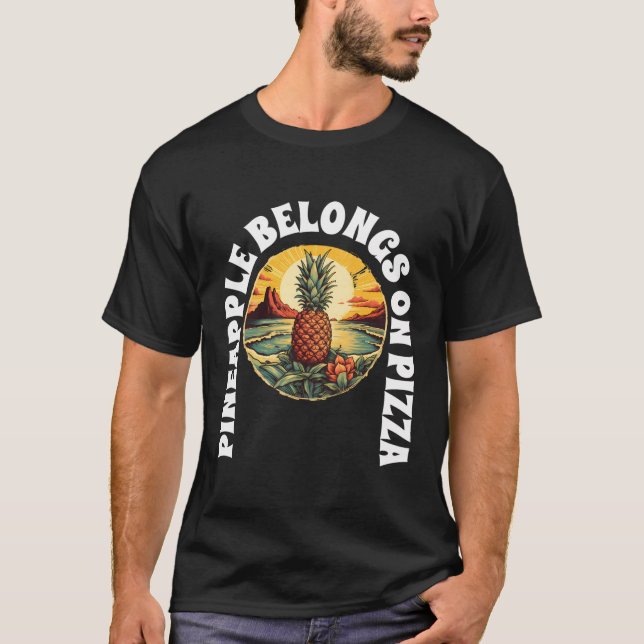 Ananas Tillhör på Pizza T Shirt (Framsida)