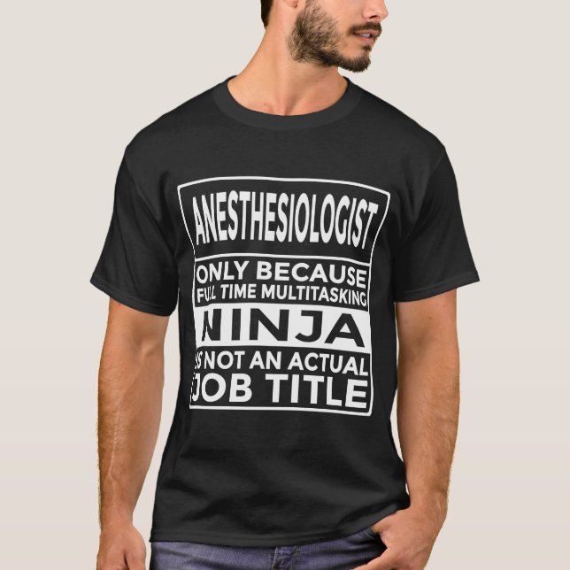 Anästhesist Fullt Time Multitasking Ninja T Shirt (Framsida)