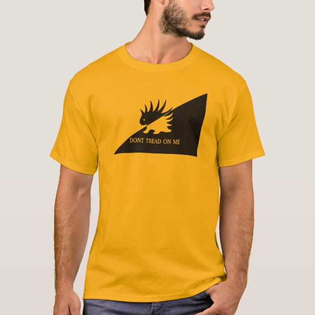 Ancap flag Piggsvin logotyp Gadsden flag parodi me T Shirt (Framsida)