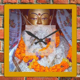 Ancient Buddha med blomstererbjudanden, Nepal Fyrkantig Klocka