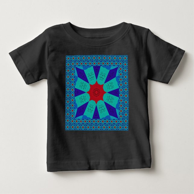 Ancient Egyptian Art: En Vibrant Mandala. T-shirt (Framsida)