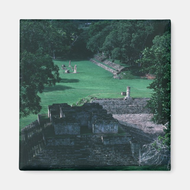 Ancient Mayan Ruins Grass Courtyard och Structures Magnet (Framsidan)