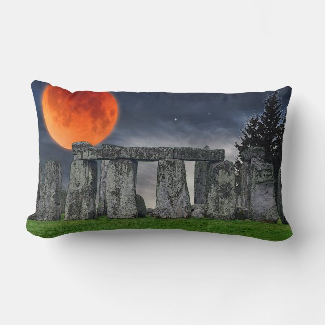 Ancient Stonehenge & Mystical Red Full Moon Lumbarkudde (Framsida)