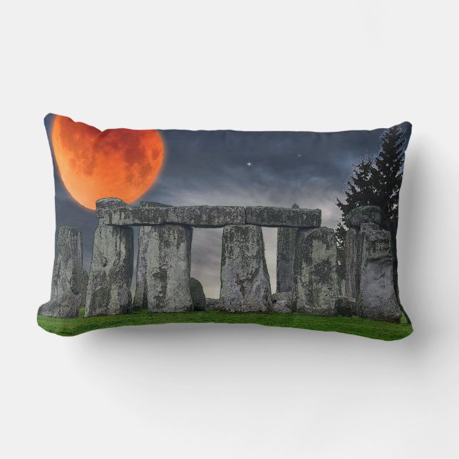 Ancient Stonehenge & Mystical Red Full Moon Lumbarkudde (Framsida)