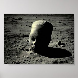 Ancient Weasted Alien Statue på Måne Poster