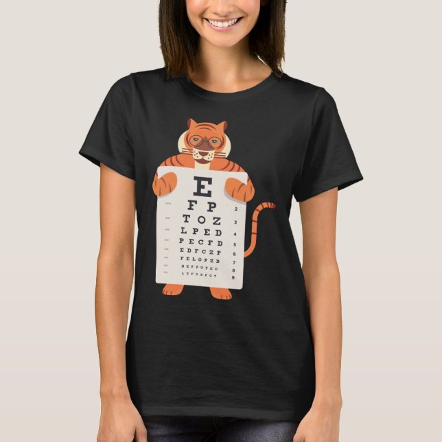and Cute Tiger with Glasses holding an Eye Chart   T Shirt (Framsida)