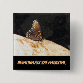 Ändå framhärdade hon knäppas knapp