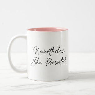 "Ändå, framhärdade hon" typograficitationsteckn Två-Tonad Mugg