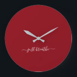 Andas bara burgundskript för elegant yoga  stor klocka<br><div class="desc">Modern yoga-klocka med chicens burgundbakgrund och ett vitt skript med eleganten "bara andas".</div>