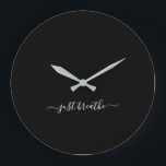 Andas bara svart elegant yoga stor klocka<br><div class="desc">Modern yoga-klocka med en svart bakgrund i chicen och ett vitt skript med eleganten "bara andas".</div>