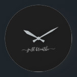 Andas bara svart elegant yoga stor klocka<br><div class="desc">Modern yoga-klocka med en svart bakgrund i chicen och ett vitt skript med eleganten "bara andas".</div>