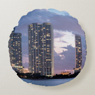 Andelslägenheten står hög på stranden i Miami Rund Kudde