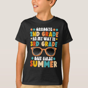 Andra Klass Studenten till tredje Klass men första T Shirt