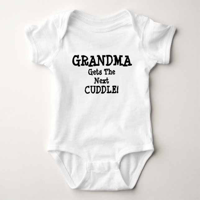 Ändra Namn valfri text, mormor Gets Nästa Cuddle T Shirt (Framsida)