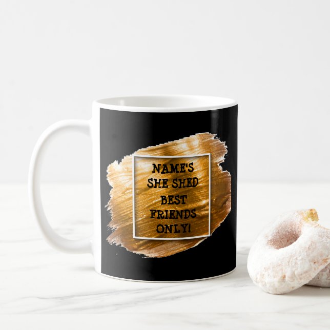 Ändra texttillägg till Namn, Guld-penseldrag Kaffemugg (Med munk)