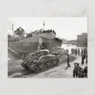 Andra världskriget Sherman-tankar landsätts i Anzi Vykort