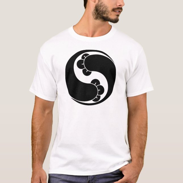 Ändrad form två nejlikvirvlar t shirt (Framsida)