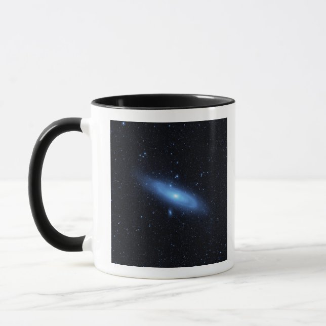 Andromeda galaxys äldre stellarpopulation mugg (Vänster)