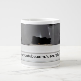 Andy den persiska katten vill sova i torktumlaren. jumbo mugg