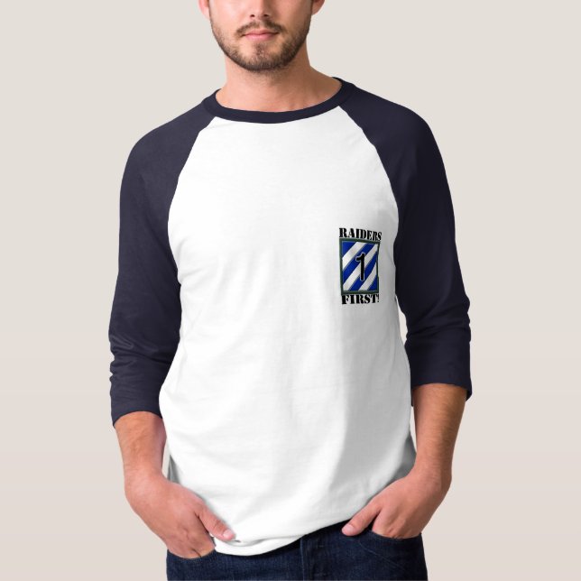 Anfallare först! Baseballutslagsplats T Shirt (Framsida)