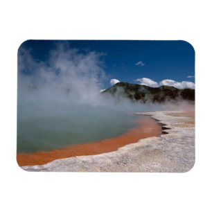 Ånga stiger från Champagne Pool vid WAI-O-TAPU Magnet
