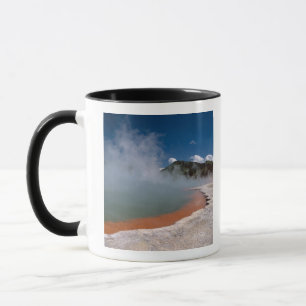 Ånga stiger från Champagne Pool vid WAI-O-TAPU Mugg