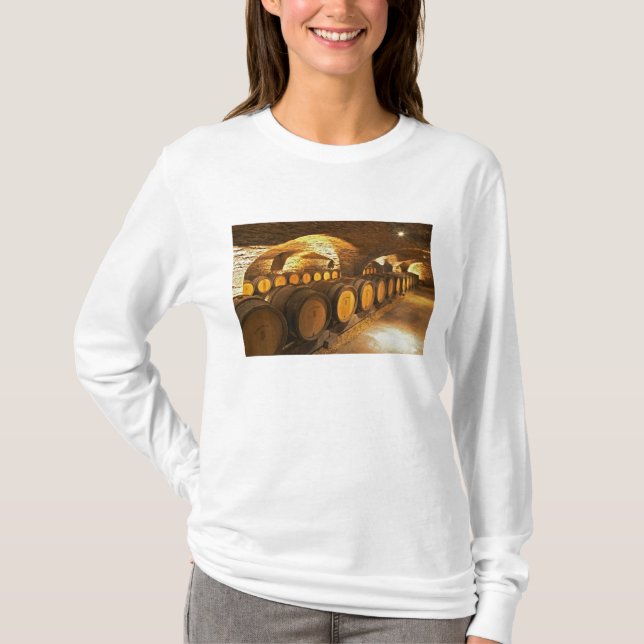 Ångbarrler i källaren i Domaine Comte T-shirt (Framsida)