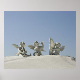 Angel figurines med musikinstrument på poster