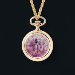 ANGEL PLAYING LYRA ÖVER NEDLÄGGNINGENS Rosa Armbandsur<br><div class="desc">Elegantens utformning med vibrerande 3D-rosa lila amethyst-gem-sten. Konstgjord och klassisk vattenfärgsmålning i vit rosa färg,  som har omarbetats från 1800-talets italienska bra art.</div>