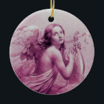 ANGEL PLAYING LYRA ÖVER NEDLÄGGNINGENS rosa Julgransprydnad Keramik<br><div class="desc">Konstgjord och klassisk vattenfärgsmålning i vit antika rosa fuchsia färg,  omformad från 1800-talets italienska bra art</div>