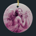 ANGEL PLAYING LYRA ÖVER NEDLÄGGNINGENS rosa Julgransprydnad Keramik<br><div class="desc">Konstgjord och klassisk vattenfärgsmålning i vit antika rosa fuchsia färg,  omformad från 1800-talets italienska bra art</div>