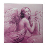 ANGEL SOM SPELAR LYRA ÖVER NEDLÄGGNINGARNA KAKELPLATTA<br><div class="desc">Konstgjord och klassisk vattenfärgsmålning i vit antika rosa fuchsia färg,  omformad från 1800-talets italienska bra art</div>