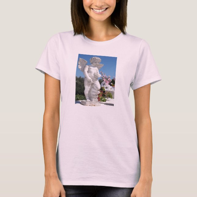 Angel Statue in Rosa Tee Shirt (Framsida)