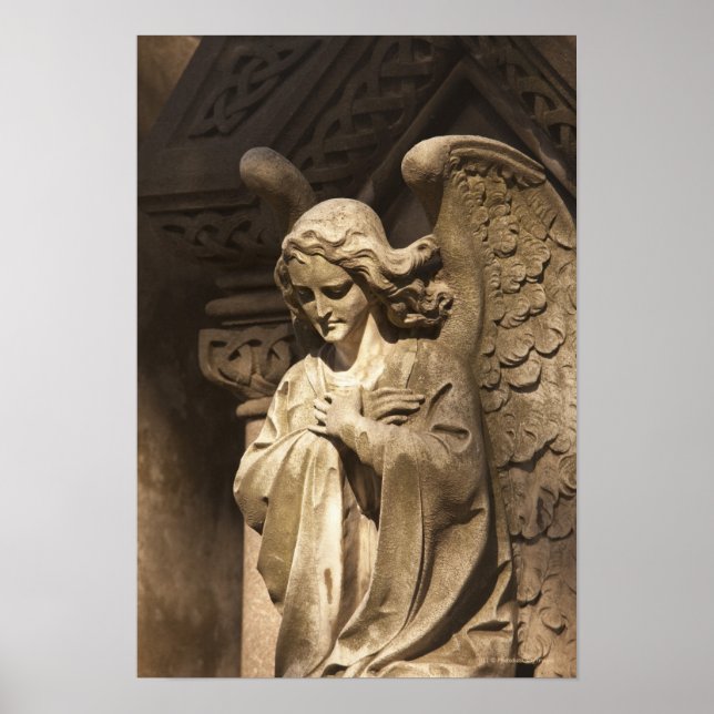 Angel Statue with Crossed Händer, Buenos Aires Poster (Framsidan)