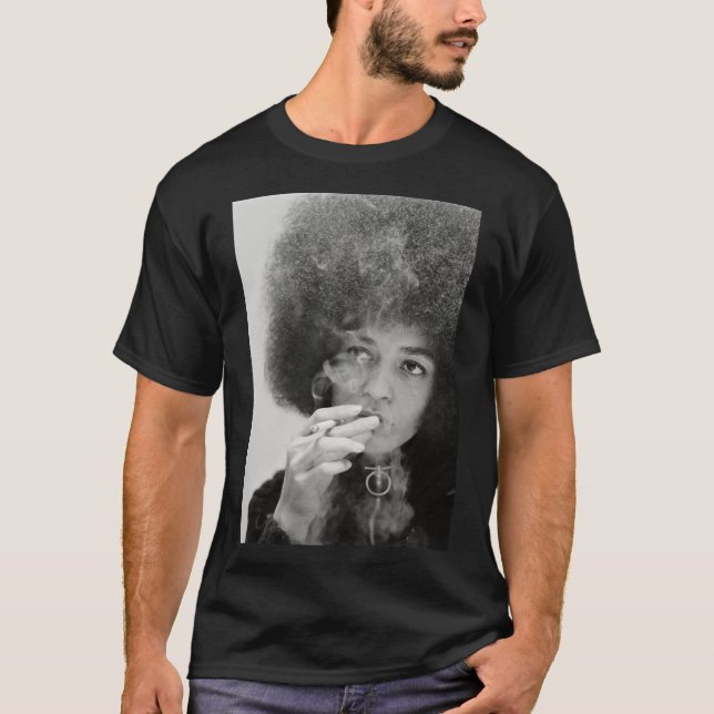 Angela Davis Smoking Essential T-Shirt (Framsida)