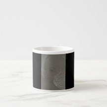 Ängelporträtt på den svart espressomuggen