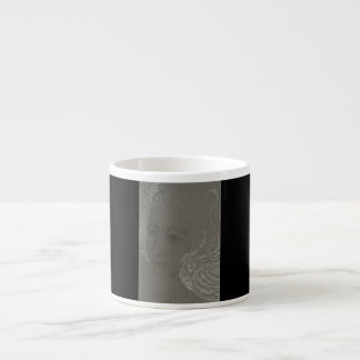 Ängelporträtt på den svart espressomuggen espressomugg