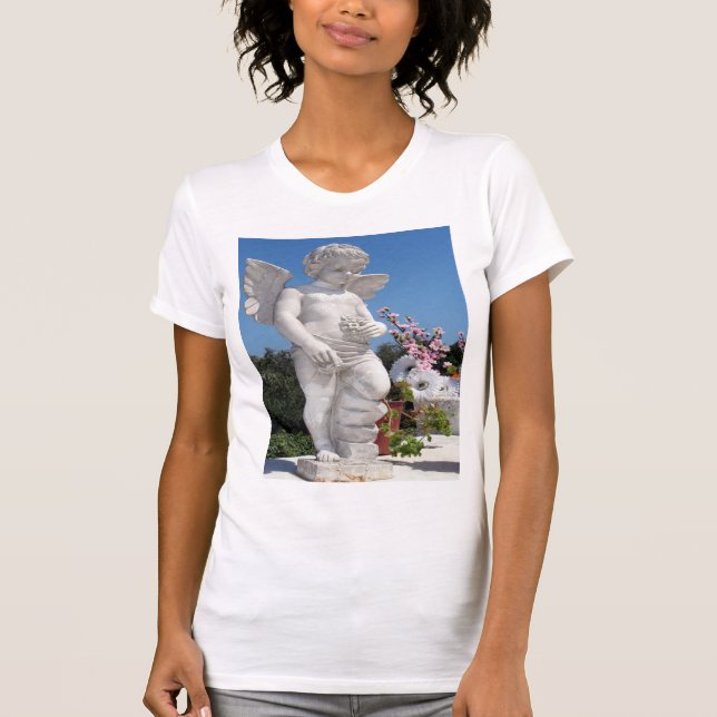 Ängelstaty i vit tee shirt (Framsida)