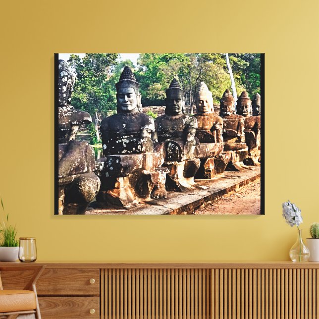 Angkor Thom gudastatyer  Canvastryck (Insitu (Vardagsrum))