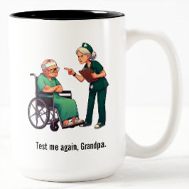 Angry Nurse Dealing With Stubborn Elderly Patient Två-Tonad Mugg