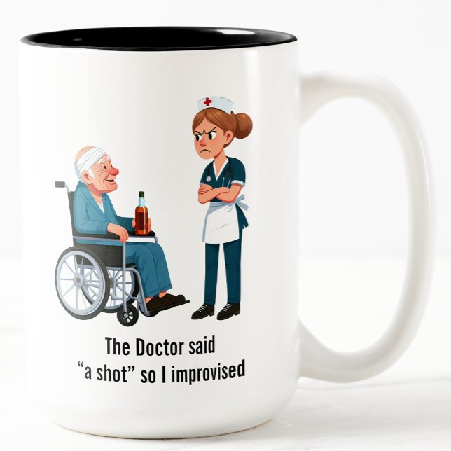 Angry Nurse Scolding Drunk Patient Två-Tonad Mugg (Skapare uppladdad)