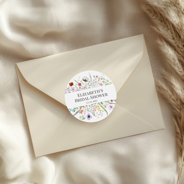Ängsbröllopsfestival Runt Klistermärke (Wildflower Meadow Bridal Shower Classic Round Sticker on an elegant neutral envelope.)