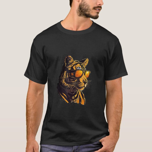 Animals Graphic  Tiger Wearing Sunglasses 4 T Shirt (Framsida)