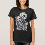 Anime Skeleton Holding A Cat Shirt Lazy Halloween T Shirt<br><div class="desc">Anime Skeleton som håller ett kattskirt Lazy Halloween Costume 2</div>