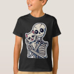 Anime Skeleton Holding A Cat Shirt Lazy Halloween T Shirt<br><div class="desc">Anime Skeleton som håller ett kattskirt Lazy Halloween Costume 2</div>